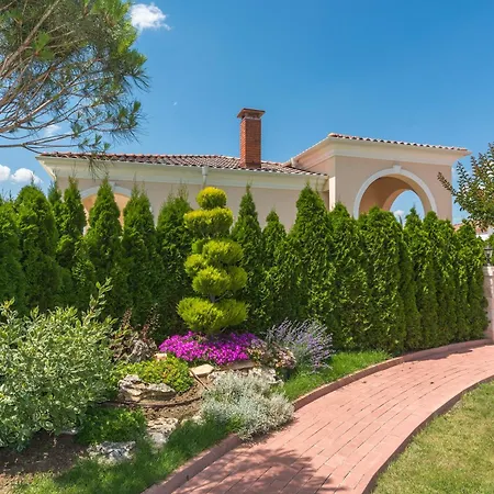 Dolce Villa *