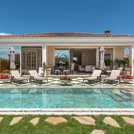 Dolce Villa *